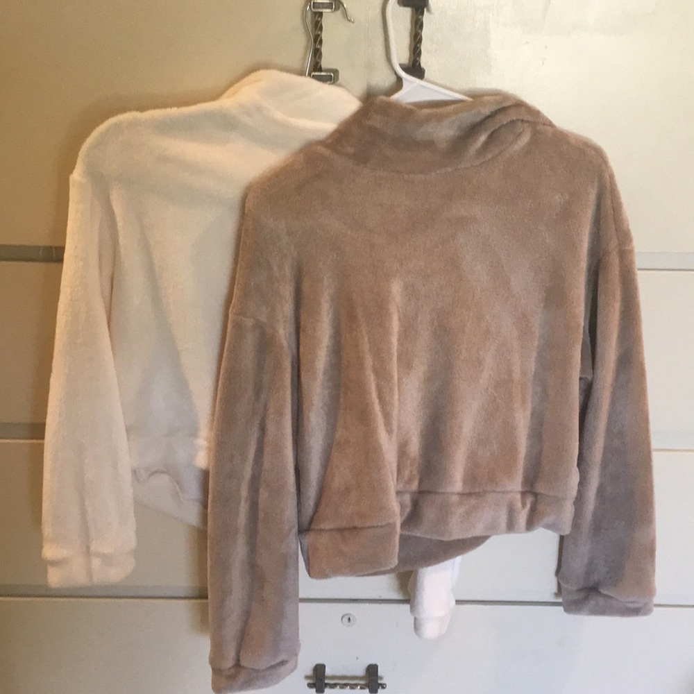 Fluffy Tan/White Sweater Bundle